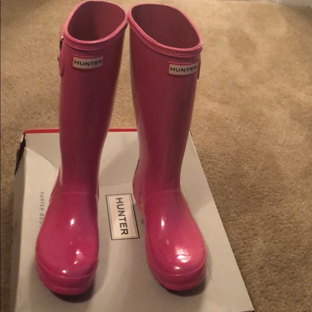 Adorable pink Hunter rain boots!